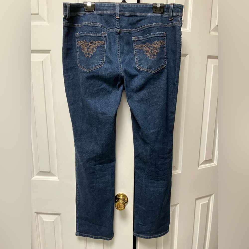 Chico’s Regular Straight Leg Blue Jeans. 25. Inseam is 30”. Embroidered pockets. - Picture 4 of 4